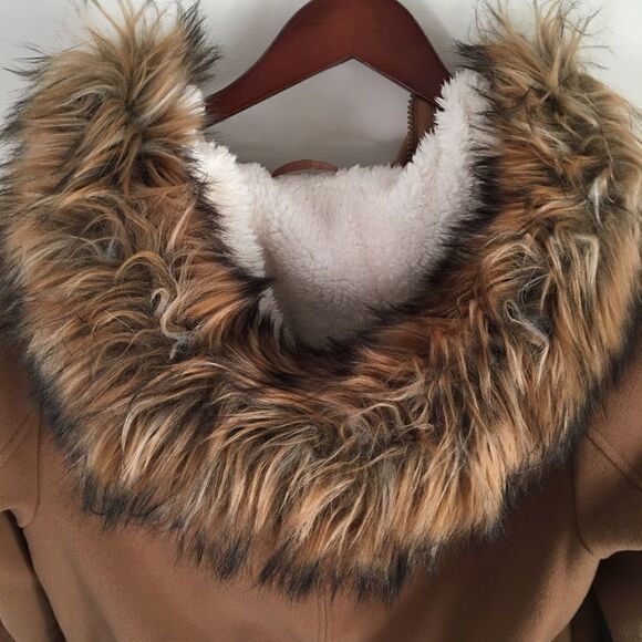 d & co jacket with faux fur hood | Size Medium - Picture 9 of 11